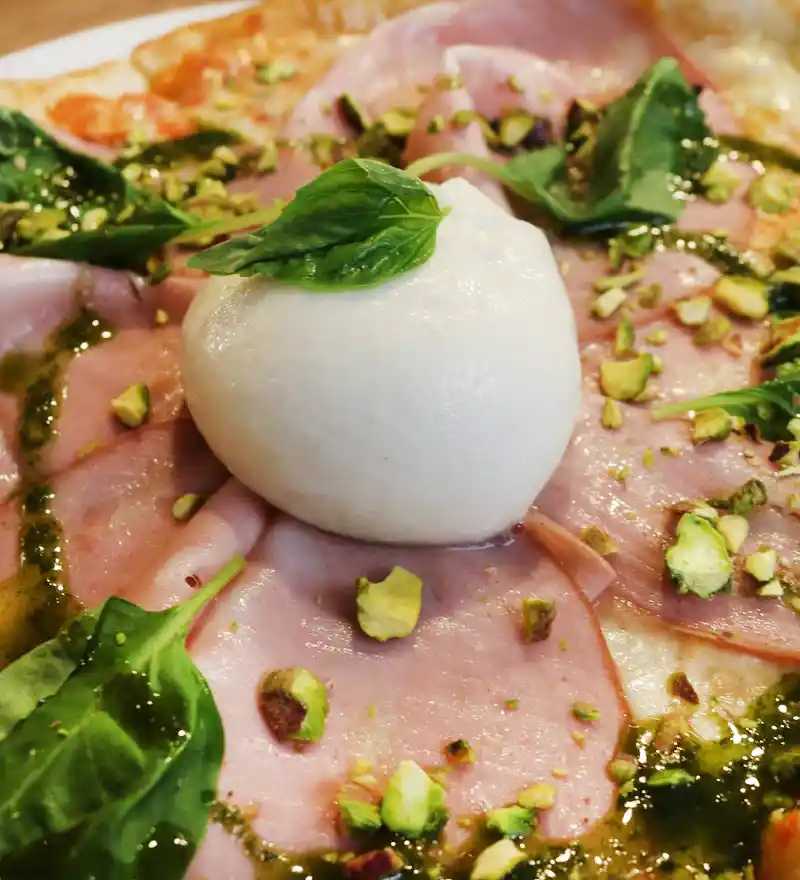 pizza con burrata